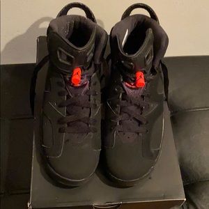 Air Jordan Retro 6 size 6.5Y